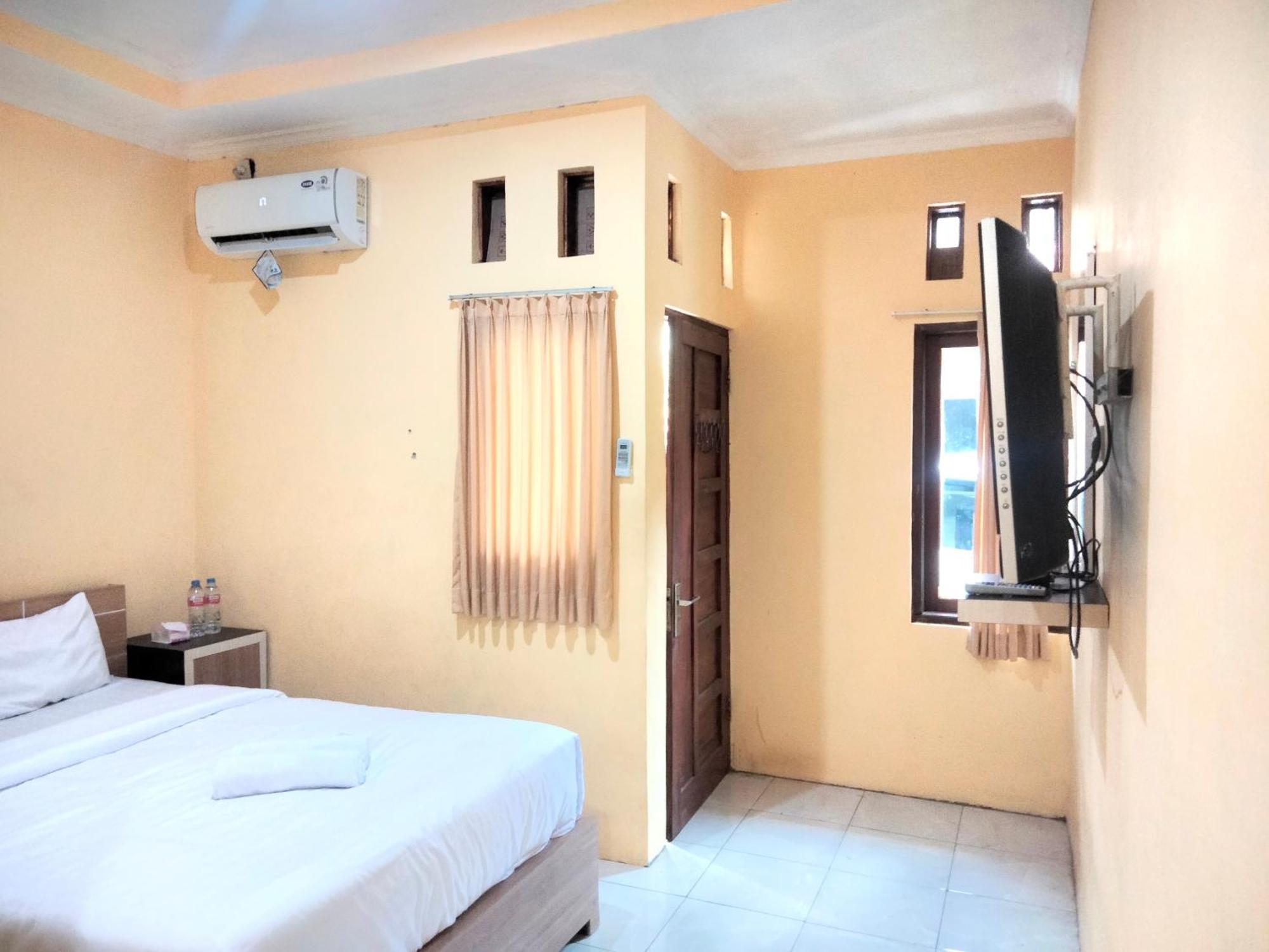 Wisma Mutiara Near Alun Alun Demak Mitra Reddoorz Exterior photo